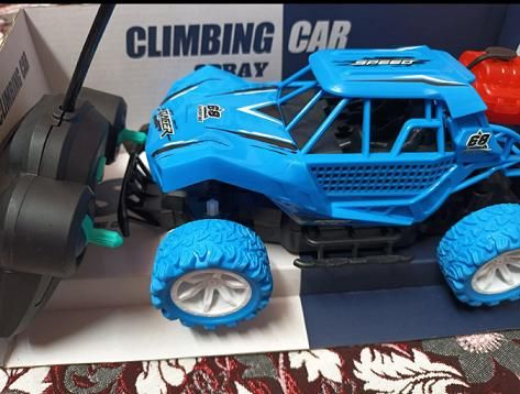 Rechargeable Remote Control Water Spray Runner Climbing Car